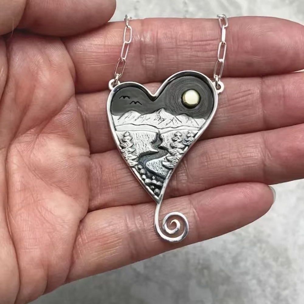 Full moon landscape heart necklace - Picture 2 of 5